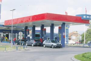 Gorivo od ponoći jeftinije sedam centi