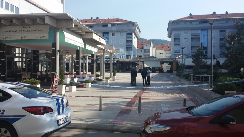 Trg magnolija, bomba