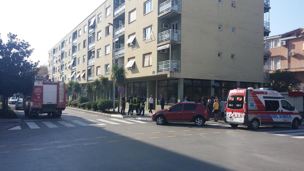 Dojava o bombi, Trg magnolija