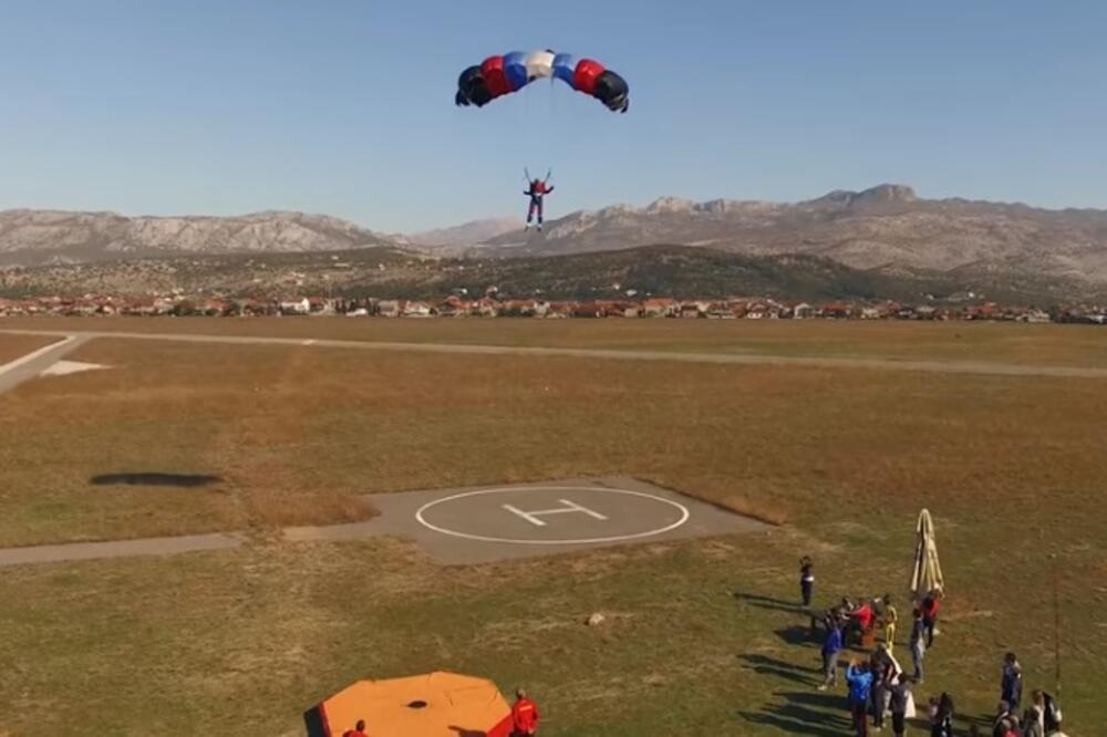 padobran, Foto: Screenshot (YouTube)