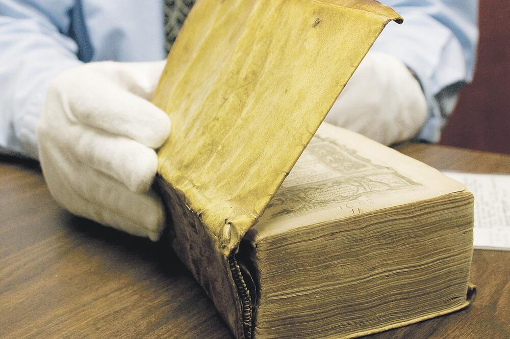 knjige od ljudske kože (Novina)