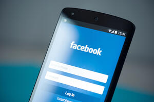 Facebook će korigovati pravilo po kojem od korisnika traži pravo...