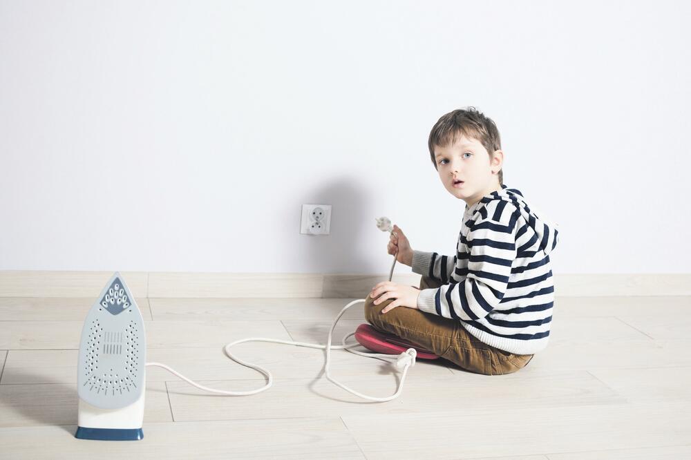 pegla, struja, Foto: Shutterstock