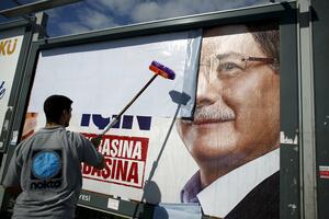 Turks at the polls again, voters divided