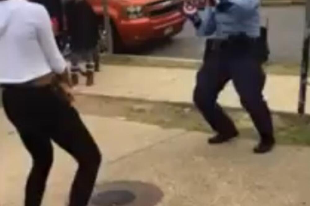 policajka pleše, Foto: Screenshot (YouTube)