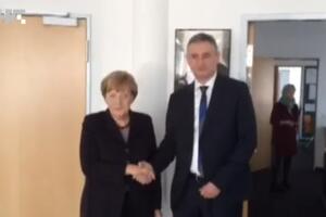 Novinari javnog servisa u Hrvatskoj ne štede političare: Karamarko...