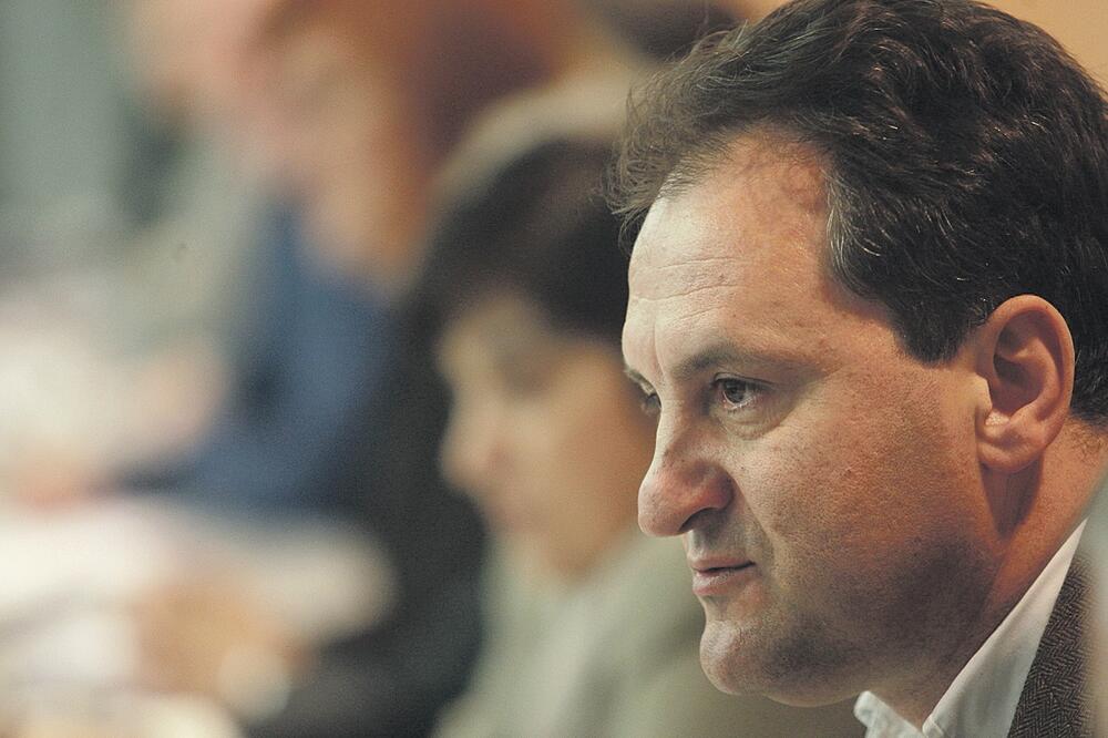 Aleksandar Vlahović (Novina)