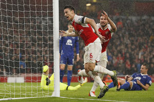 Arsenal lider pred mančesterski derbi, Bilić srušio i Čelsi