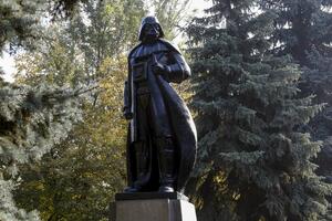 Kako se desovjetizuje Ukrajina: Lenjinova statua uklonjena,...