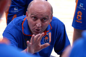 Mornar dočekuje Berou