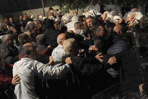 LP pozvala građane i institucije na mir i dijalog