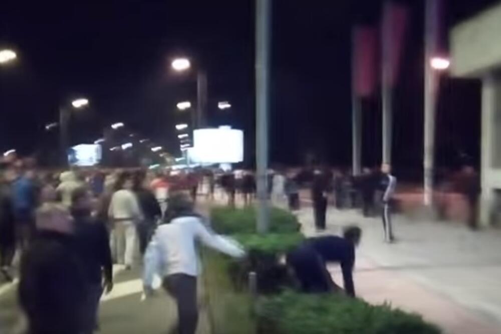 maskirani, protest DF, Foto: Screenshot (YouTube)