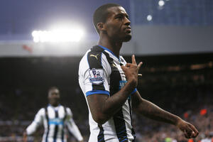 Prvi trijumf Njukasla, četiri gola Vajnalduma