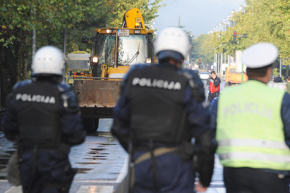 DF protesti, intervencija, Foto: Savo Prelević