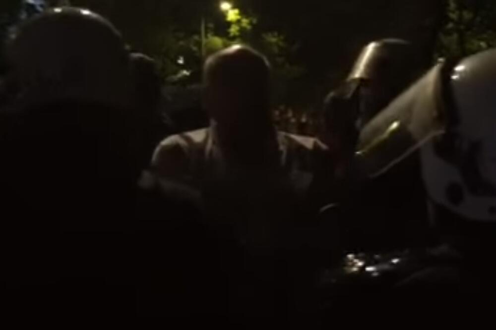 Stariji demonstrant, Foto: Screenshot (YouTube)