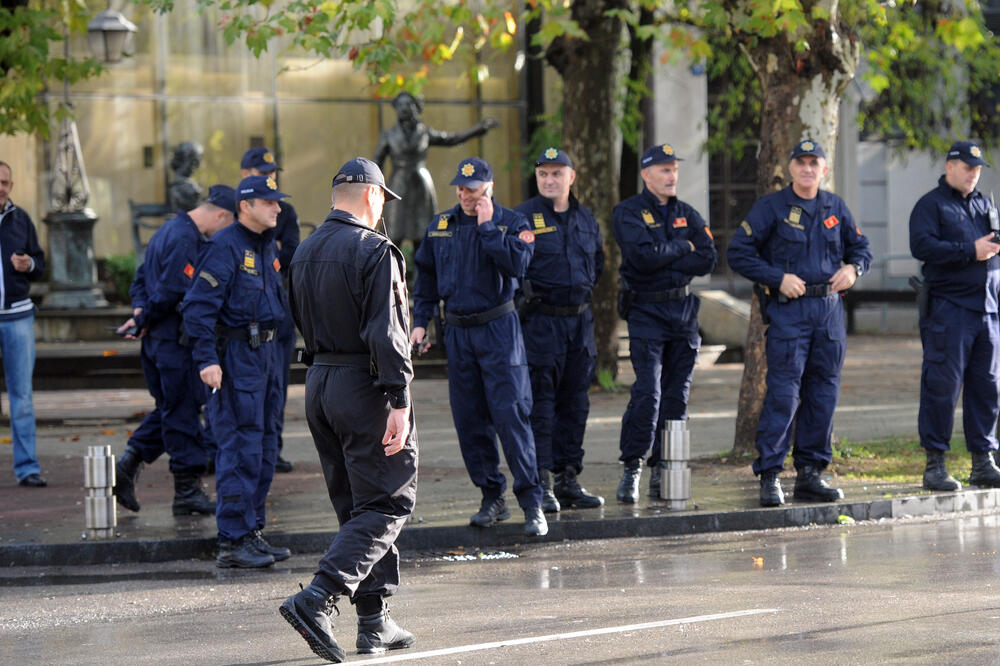 DF protesti, intervencija, Foto: Savo Prelević