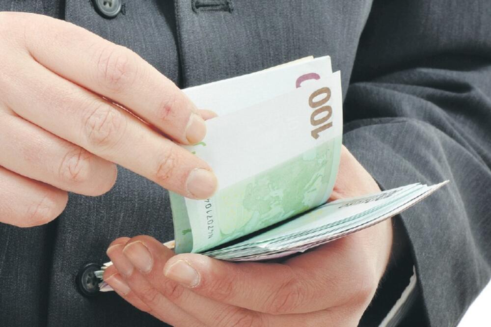 novac, isplata novca, Foto: Shutterstock