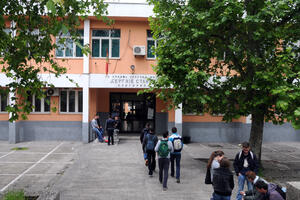 Masovna tuča kod Trgovinske škole, dvije osobe lakše povrijeđene