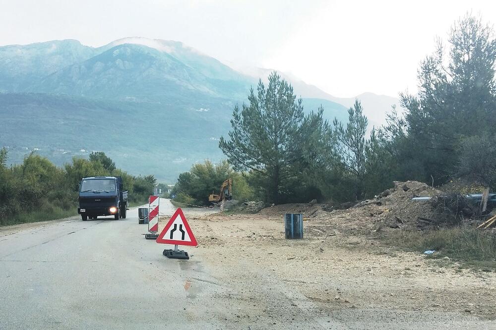 Tivat, put, vodovod, Foto: Siniša Luković
