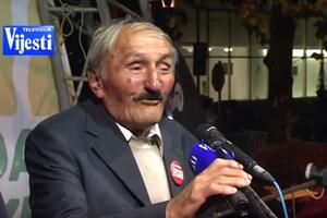 Dimitrije Nikolić na protestima proslavio 82. rođendan: "Došao sam...
