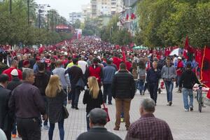 U Elbasanu se već skupljaju navijači, gradom kruže helikopteri