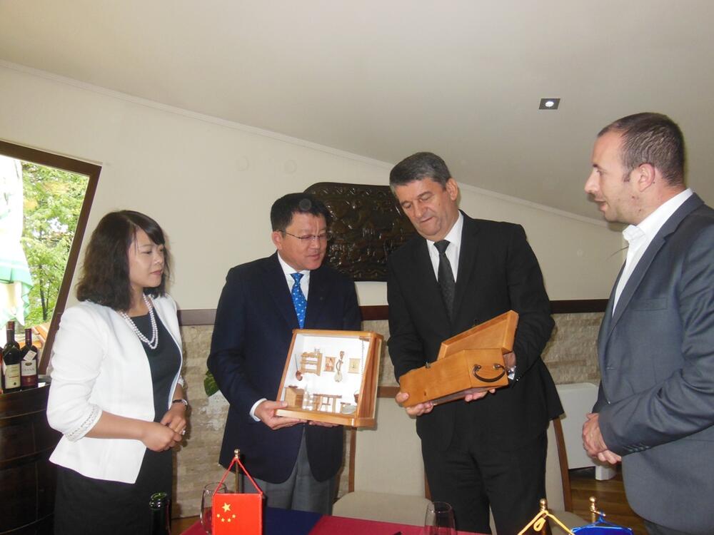 Veselin Grbović, Kinezi