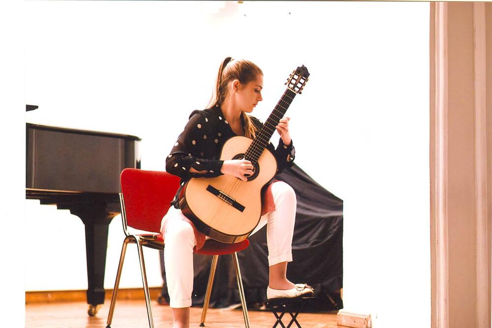 Mlada gitaristkinja iz Kotora, Foto: Privatna arhiva