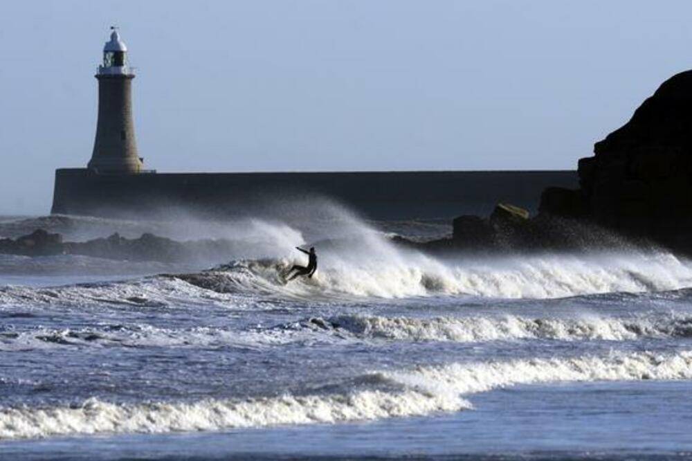 Surfer, Britanija, More, Talasi, Foto: Beta/AP