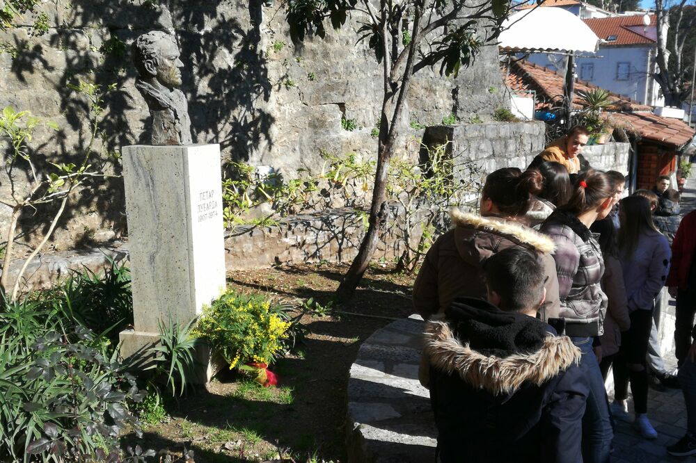 Danas ispred Lubardine biste, Foto: Slavica Kosić