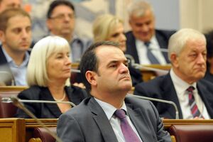 Banović podnio ostavku na mjesto poslanika