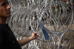 Češka vojska pomaže Mađarskoj da izgradi ogradu