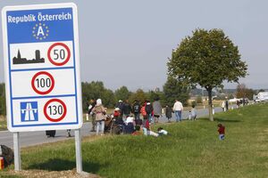 Za dan 11.000 izbjeglica preslo mađarsko-austrijsku granicu