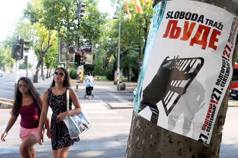 Demokratski front, poster, plakat, protesti, Foto: Zoran Đurić