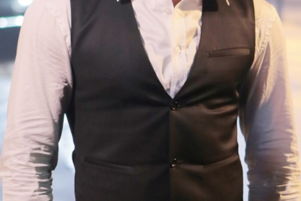 Burak Ozčivit (Novina)