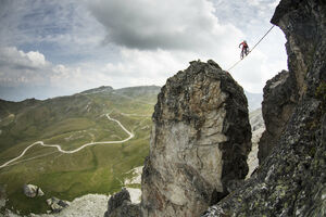 Biciklom po žici na 2.700 metara visine