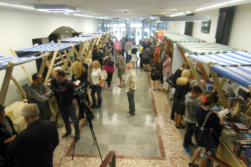 Među knjigama, Foto: Svetlana Mandić