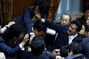 Japan: Tuča u parlamentu