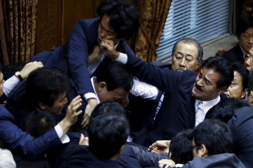 Japan parlament, tuča, Foto: Reuters