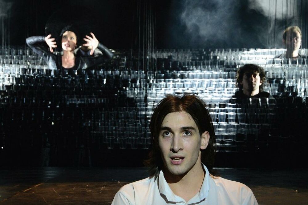 Slika Dorijana Greja predstava (novina)