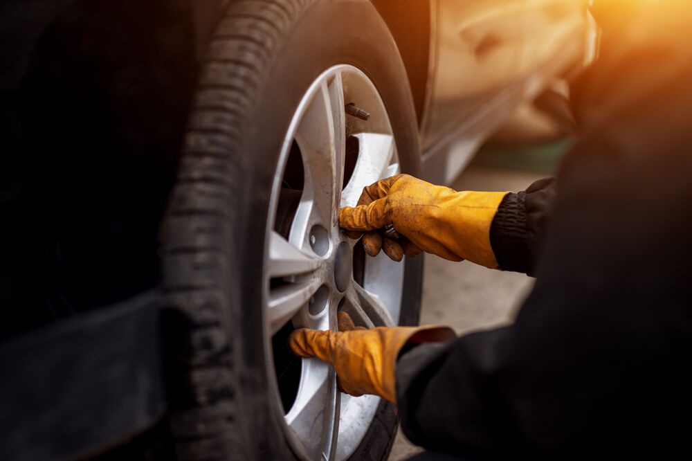 Probušili sve gume na automobilu (ilustracija), Foto: Shutterstock