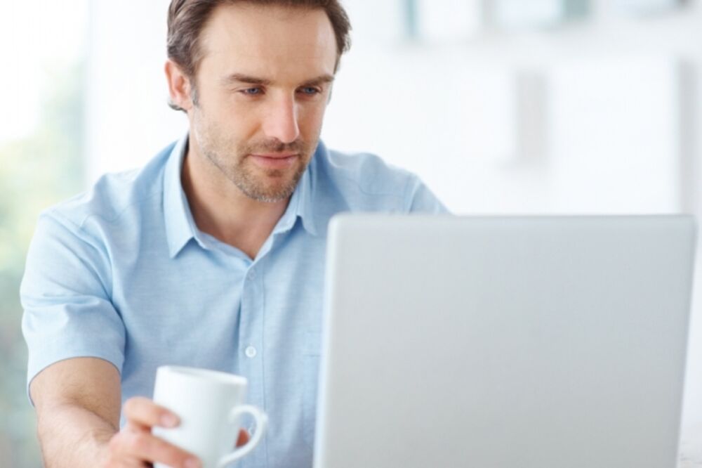 muškarac, kompjuter, Foto: Shutterstock