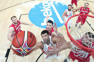 Španija - Grčka (18.30)