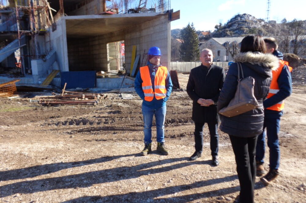 Sa obilaska stadiona na Cetinju, Foto: Uprava javnih radova