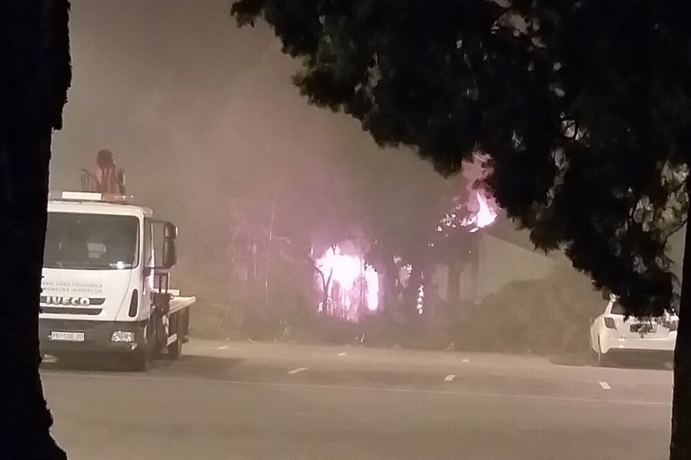 Gori kuća kod KIC-a, Foto: Čitalac "Vijesti"