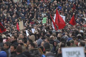 Priština: Opozicija pravi front protiv vlade