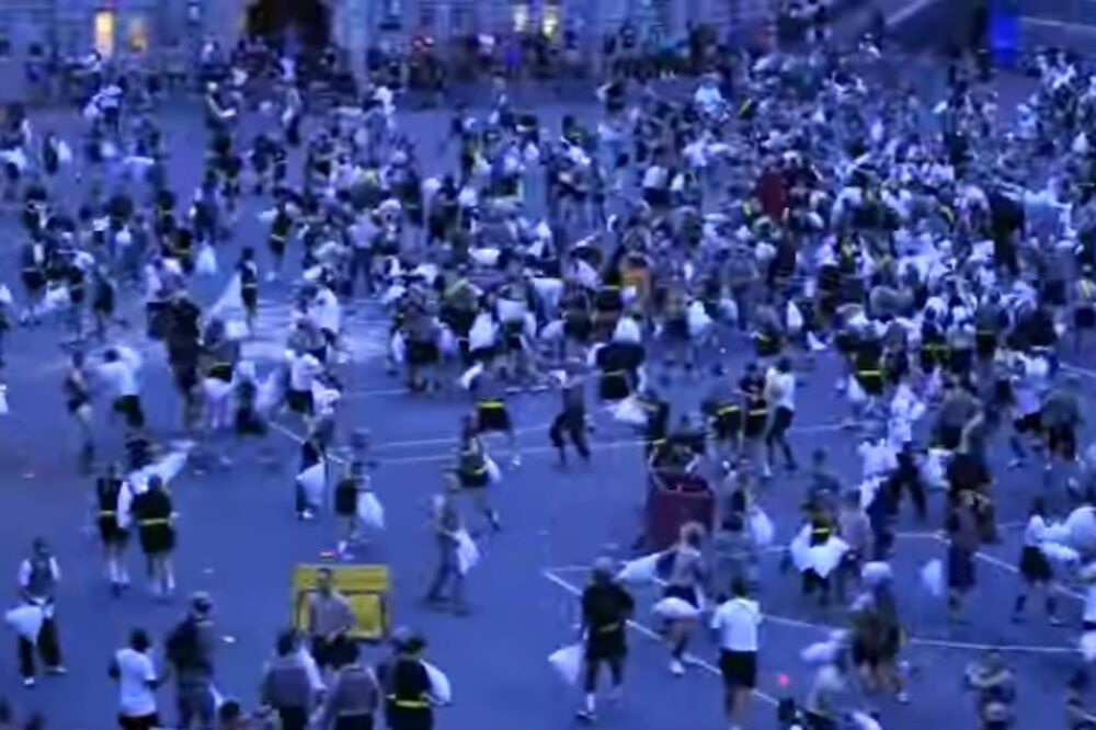 tuča jastucima, Foto: Youtube screenshot