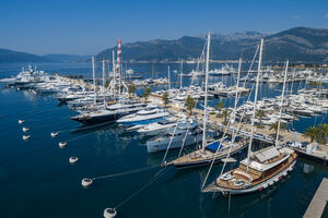 29 superjahti izloženo u Tivtu