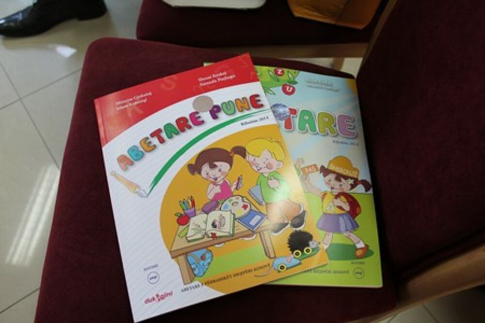 Bukvar na albanskom, Foto: Ministarstvo prosvjete