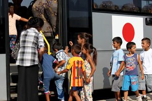 Autobus za prevoz đaka romske i egipćanske populacije