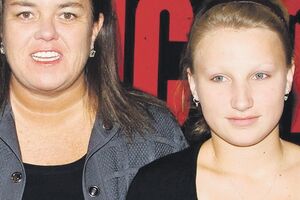 Čelsi zbog biološke majke napustila glumicu Rouzi O'Donel